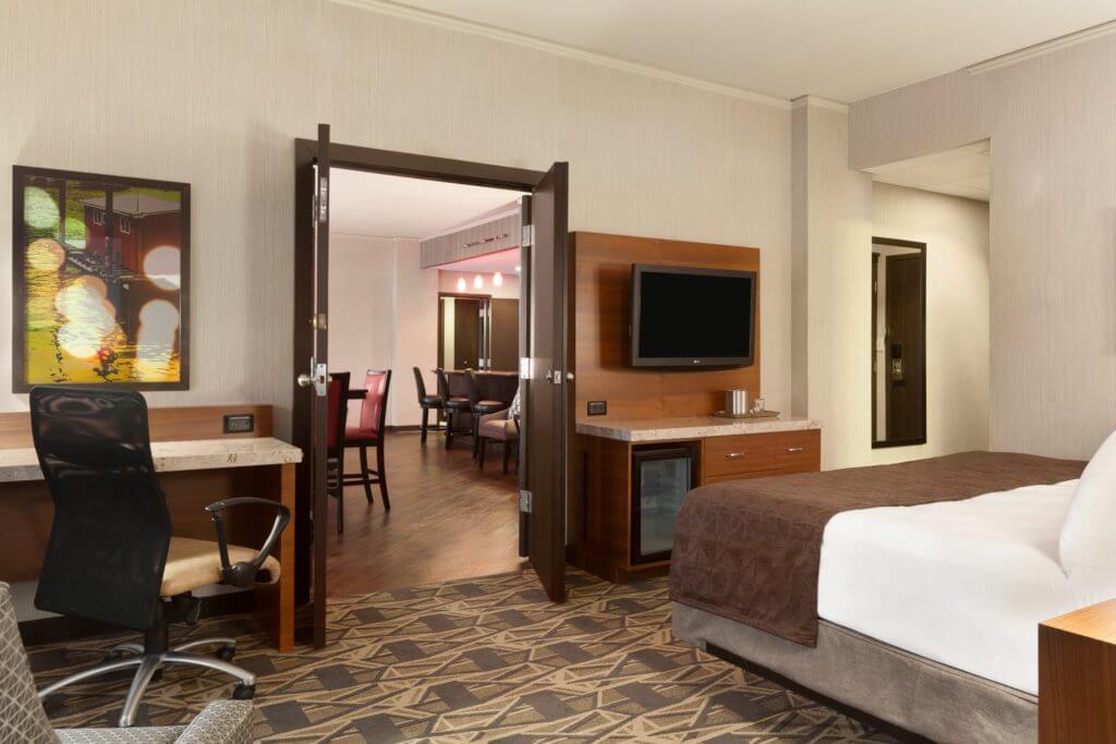 Radisson La Crosse, WI - Guest Room