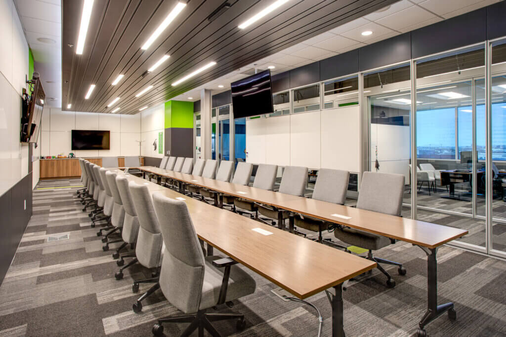 Atmosphere Albuquerque provided modular glass wall systems, office and collaborative spaces, a work café, conference and meeting rooms