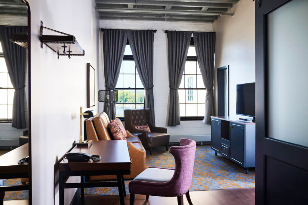 2343_Cuningham_ConfluenceHotel_494