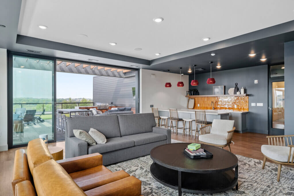 85-print-8300 Commonwealth-85